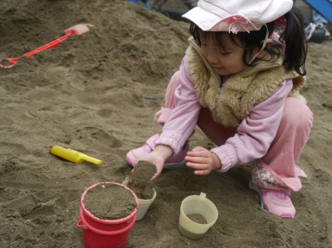 ベランダか庭に小さい砂場がほしい　砂と簡易の砂場どれを選べばいいの？
